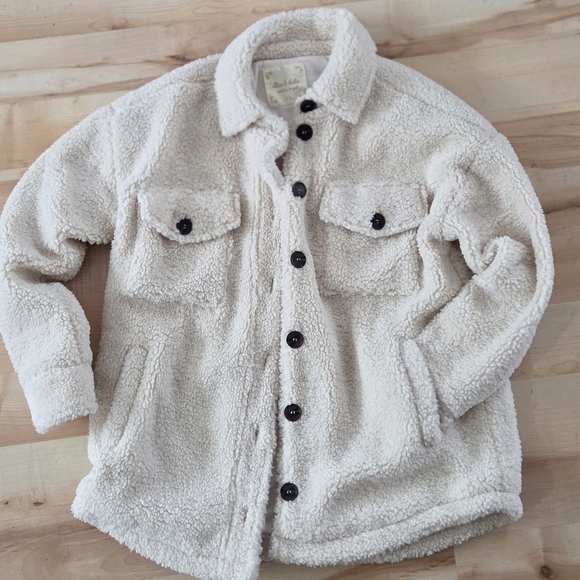 Altar'd State Jackets & Blazers - Altar'd State Cream Fleece Puffer Jacket